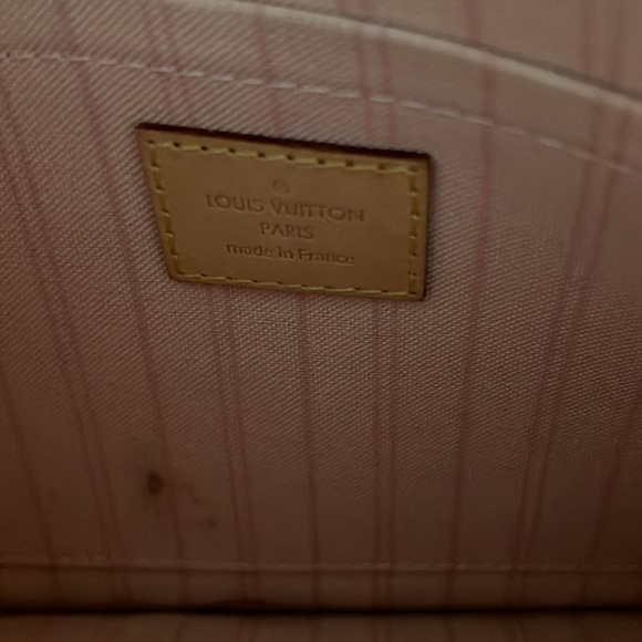 Louis Vuitton GM Neverfull Pouch - Picture 6 of 11